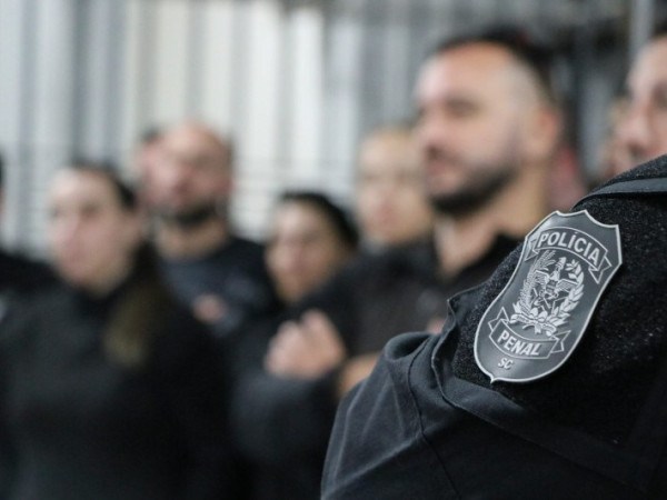 Santa Catarina teve aumento de 58% no n&uacute;mero de policiais penais de 2023 at&eacute; agora.