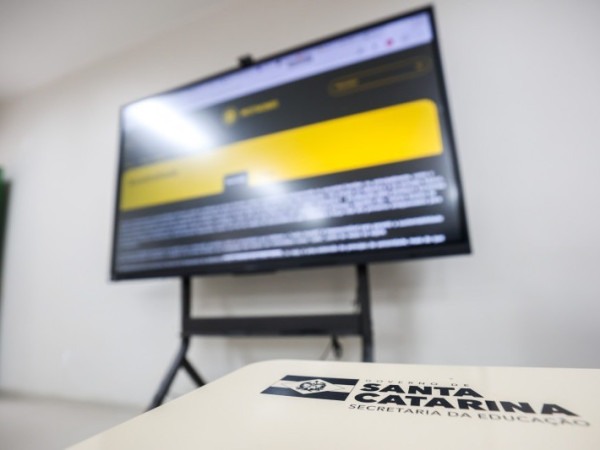 Iniciativa faz parte do Programa Estudantes Conectados, que contempla ainda a amplia&ccedil;&atilde;o de Laborat&oacute;rios Maker e a entrega de notebooks para professores da rede estadual de ensino.