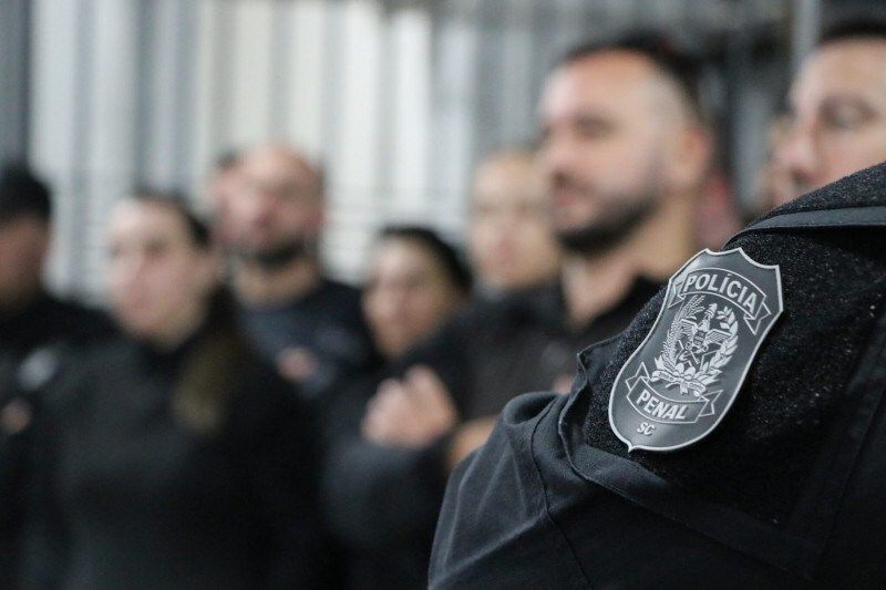 Santa Catarina teve aumento de 58% no número de policiais penais de 2023 até agora.