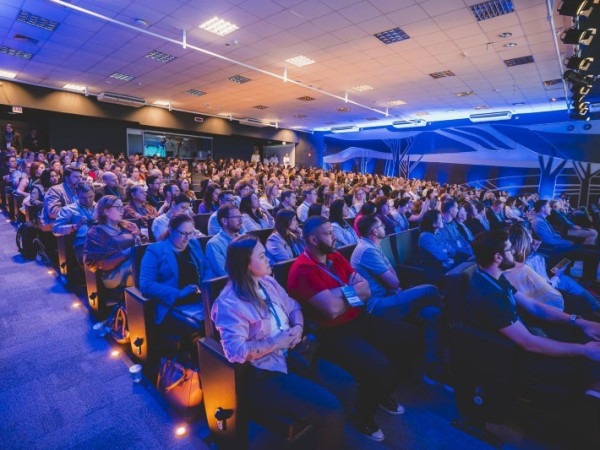 Audit&oacute;rio principal da FIESC durante a edi&ccedil;&atilde;o de 2025 do Conecta Sa&uacute;de.

