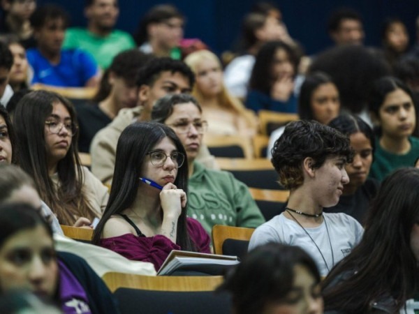A&ccedil;&otilde;es envolvem 16 Coordenadorias Regionais de Educa&ccedil;&atilde;o, com atividades presenciais e transmiss&atilde;o de conte&uacute;dos.