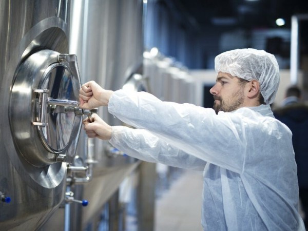 A ind&uacute;stria de alimentos e bebidas precisa preparar produtos e processos para atender &agrave;s exig&ecirc;ncias t&eacute;cnicas, sanit&aacute;rias e de rotulagem de cada mercado. 