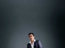 Comediante retorna &agrave; Grande Florian&oacute;polis com espet&aacute;culo in&eacute;dito sobre os desafios da vida adulta, relacionamentos e sa&uacute;de emocional.