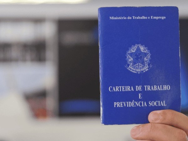  Conhecida como a PEC do fim da escala 6&times;1, a proposta prev&ecirc; a implementa&ccedil;&atilde;o gradual das novas regras e altera o artigo 7&ordm; da Constitui&ccedil;&atilde;o Federal.
