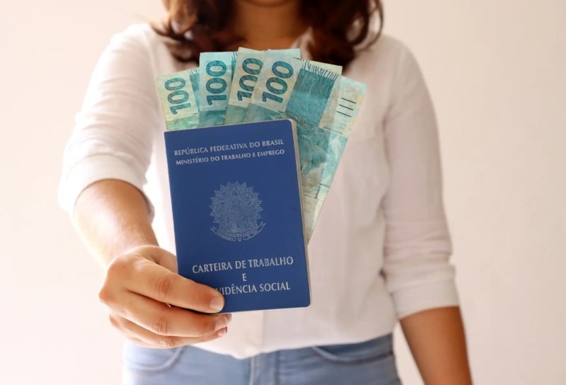 Setor de serviços gera mais de 30 mil vagas formais e lidera ranking no ano em SC.
