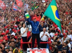 Luiz In&aacute;cio Lula da Silva, 80 anos, foi reeleito neste domingo (25) para seu quarto mandato &agrave; Presid&ecirc;ncia da Rep&uacute;blica pelo Partido dos Trabalhadores (PT).