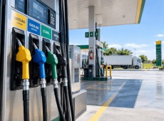 A alta do diesel, que voltou ao centro das discuss&otilde;es sobre o mercado de combust&iacute;veis ap&oacute;s chegar a R$ 7,33 por litro no Brasil, &eacute; parte de um cen&aacute;rio econ&ocirc;mico de forte press&atilde;o sobre as margens do transporte.