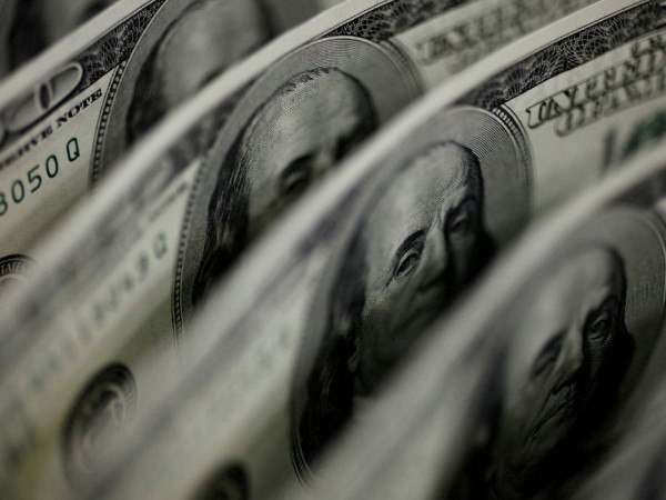 D&oacute;lar sobe 8,21%, e bolsa cai 13,88% ap&oacute;s reelei&ccedil;&atilde;o de Lula