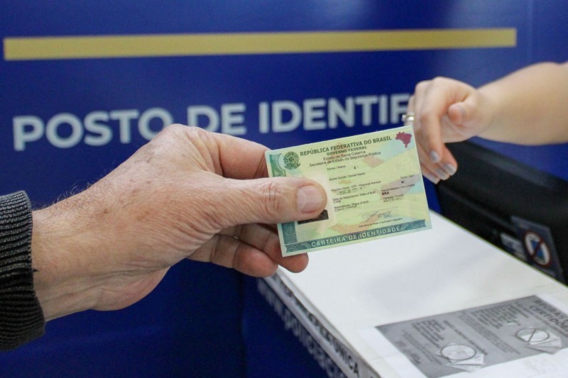 Além da padronização nacional, o novo documento conta com recursos que permitem verificar sua autenticidade, como o QR Code, e pode ser acessado também em versão digital pelo aplicativo GOV.BR.