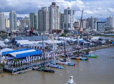 Barcos da The Ocean Race ancorados em Itaja&iacute;.
