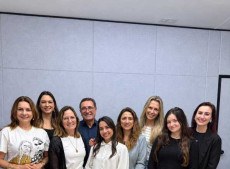 Por meio de sua estrutura administrativa, comercial, institucional e editorial, a Adjori mant&eacute;m o atendimento aos associados, a execu&ccedil;&atilde;o de projetos e a articula&ccedil;&atilde;o de parcerias.