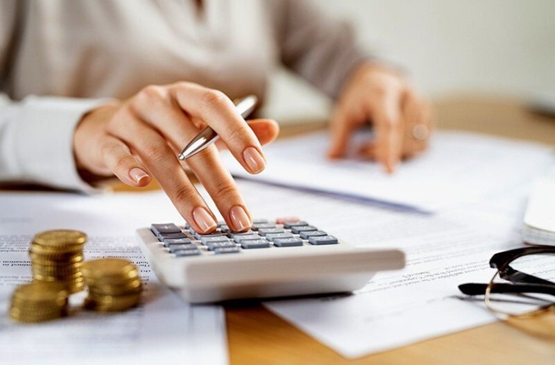 As novas cobranças devem começar em janeiro de 2027, dando início à implementação efetiva da reforma tributária sobre o consumo.