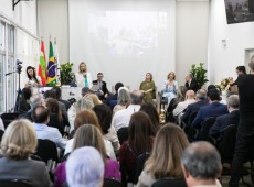 Evento reuniu representantes da &aacute;rea da educa&ccedil;&atilde;o, em Florian&oacute;polis, nesta ter&ccedil;a (27).
