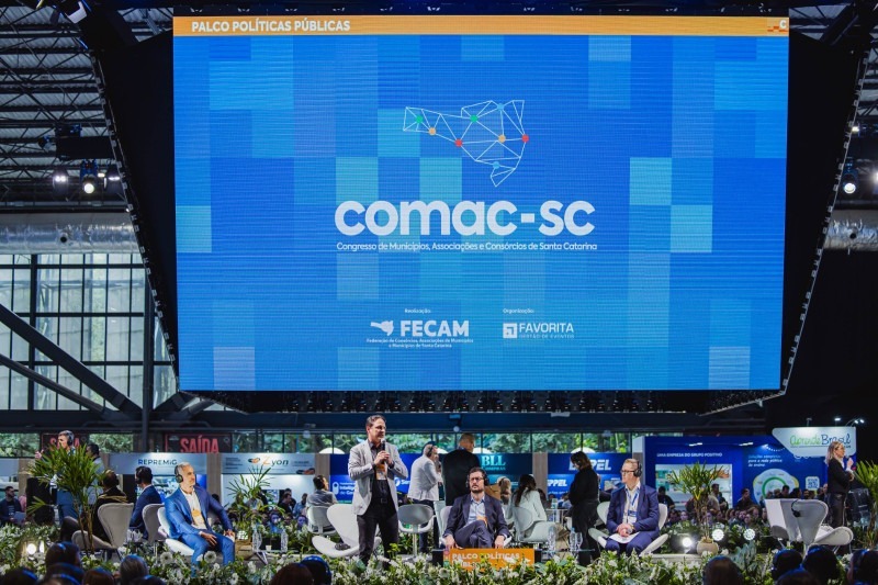 O evento segue até o dia 5, no Expocentro, com uma programação voltada aos desafios e às oportunidades da administração pública municipal.