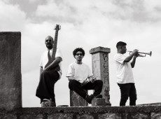 Trio formado por Trov&atilde;o Rocha, Lucas F&ecirc; e Gabriel Barbalho explora a cria&ccedil;&atilde;o coletiva e apresenta repert&oacute;rio autoral no dia 3 de novembro, em Florian&oacute;polis.
