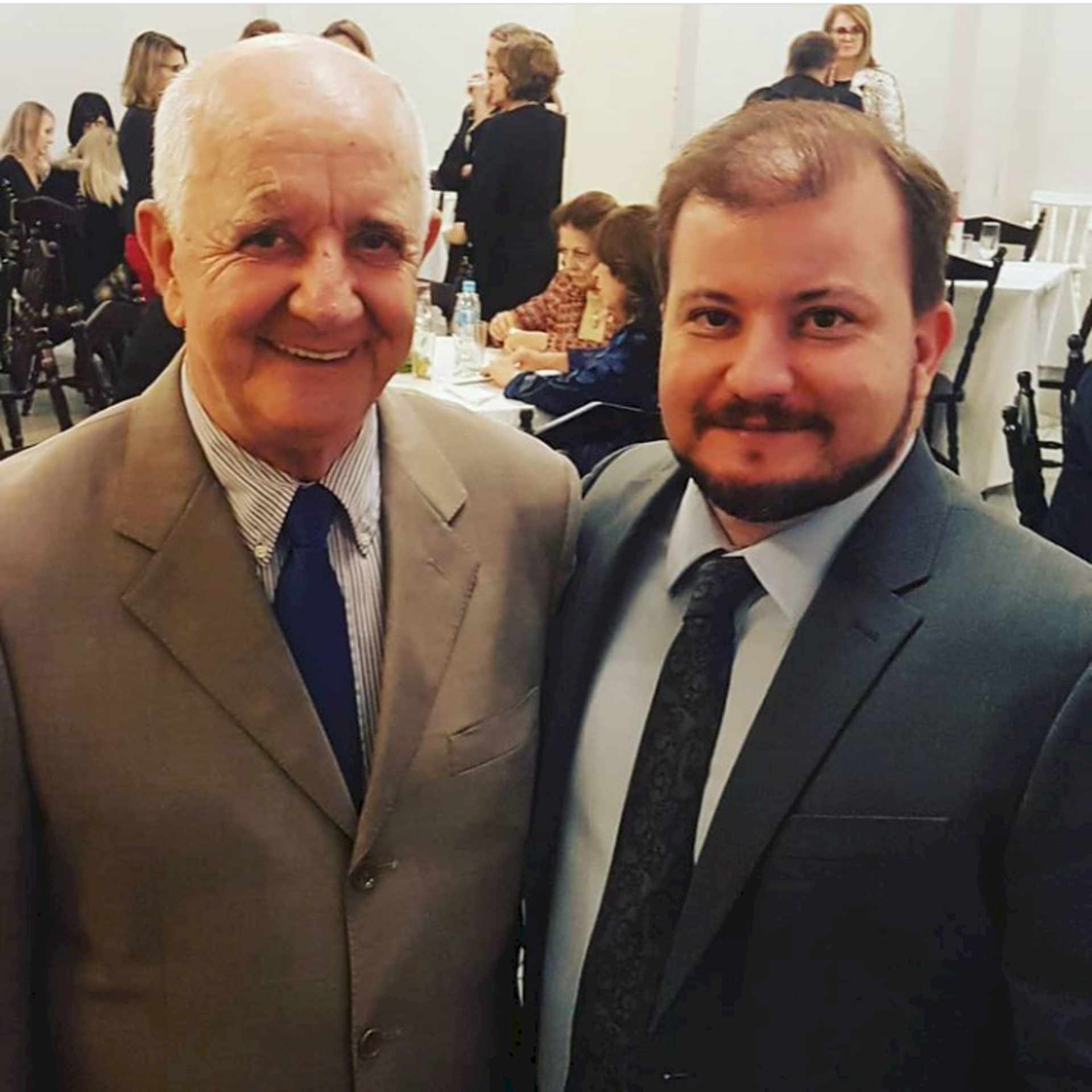 Miguel Gobbi, presidente de honra da Adjori/SC  e Giovanni Gobbi, ambos à frente do jornal Folha do Oeste, de São Miguel do Oeste